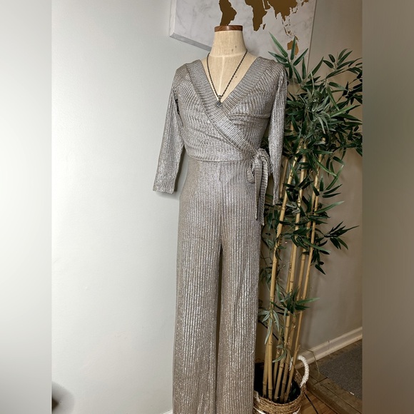 LUXXEL STRIPLE SPLIT JUMP SIZE SMALL - Picture 1 of 8